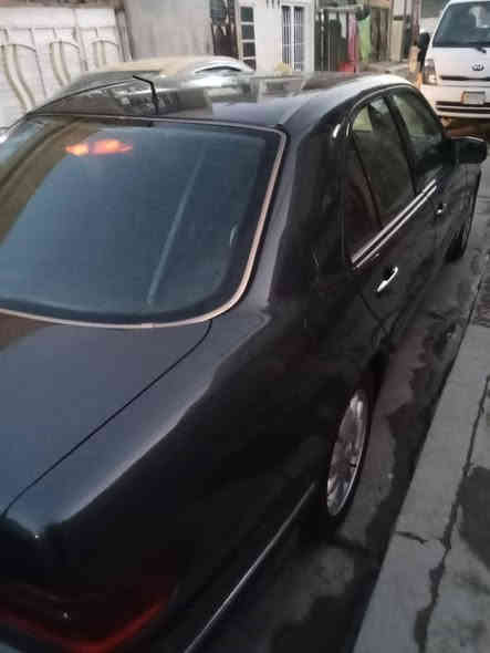 ام عيون موديل ٢٠٠٠ سياره جاهزه من جميع نواحي سعره ١٢٥ وبيه مجال مكانه بغداد ***********
