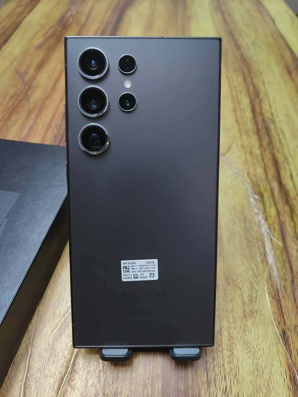 اس 24 الترا أمريكي ذاكرة 256 لون اسود 
اخو الجديد كامل ملحقات 
يشغل شريحة عادية وشريحة الكترونية 
سعر 900 نهايته بدون مراوس 
***********
