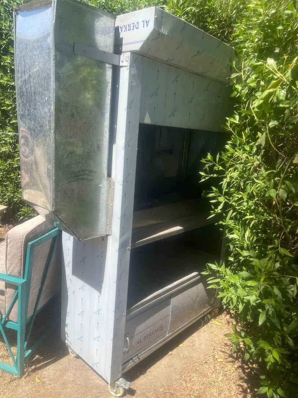 السلام عليكم اغراض مطعم للبيع كلهن بسعر مناسب مع الملحقات كامل يعني تاخدهن كبل تفتح وكلهن بلجيس استعمال يوم واحد وسعرهن كلش مناسب ومثل مامخذ جديد للستفسار *********** مكان بغداد الصالحية
