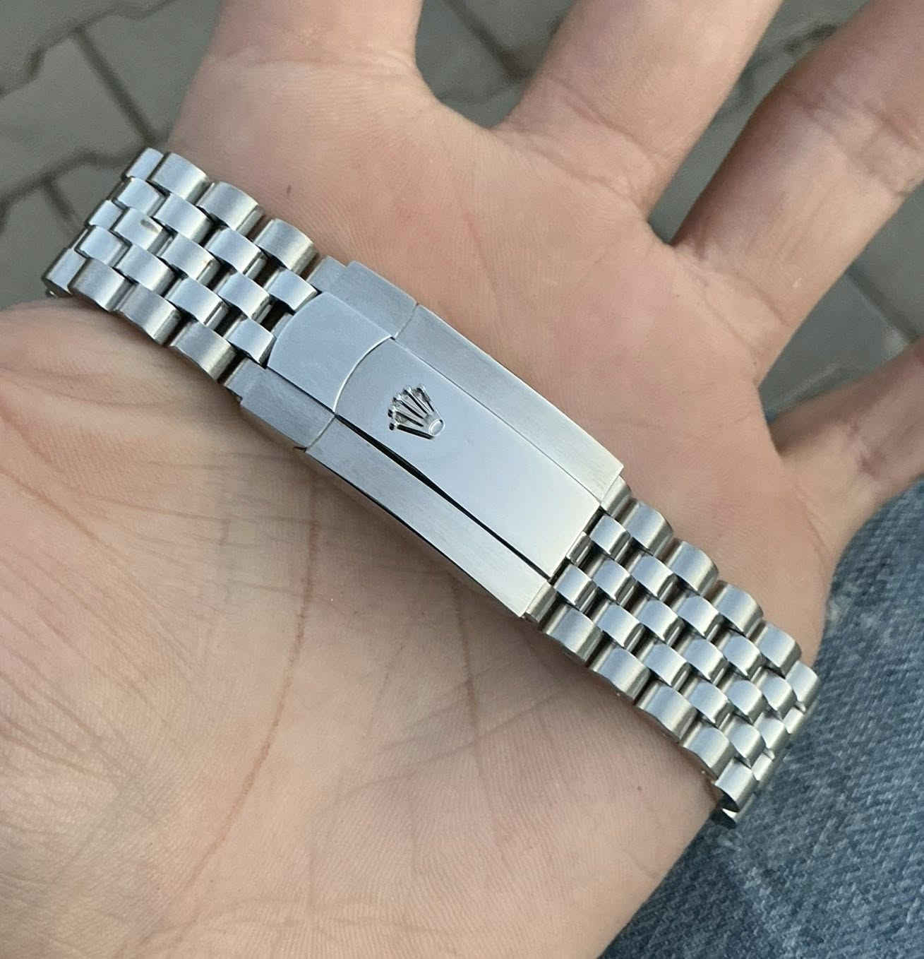 السلام عليكم ساعة رولگس سكاي دويلر 
اوتوماتيك
مينة مميزة
قرص GMT داخلي
عقارب وارقام لامينوس
قطر 40
سير جوبلي 
مختمة بالكامل
قفل بحري
145 الف


**إذا كنت صاحب هذا الإعلان وتريد حذفه لأي سبب، رجاءا أرسل رسالة إلى الدعم الفني**