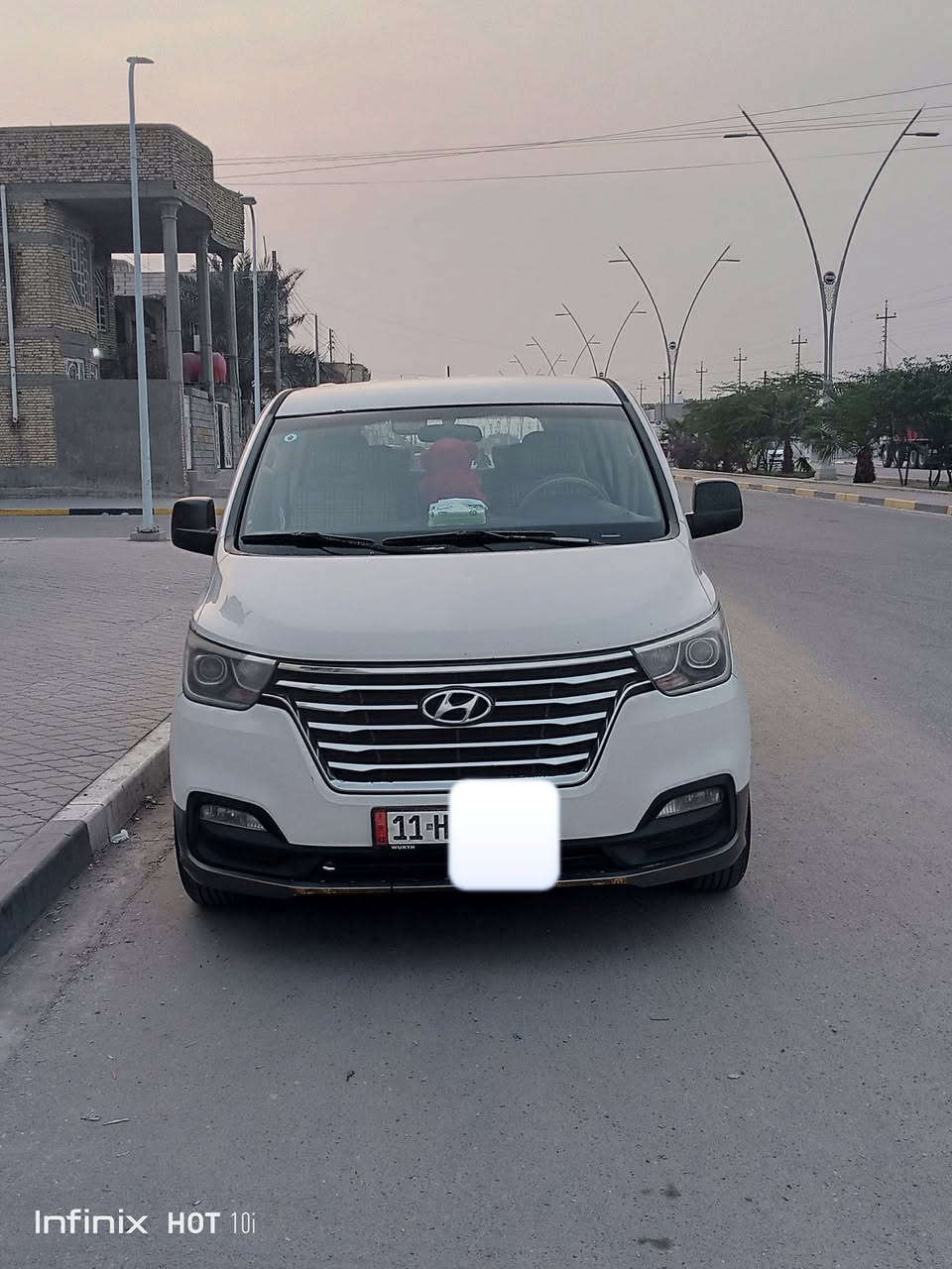 السلام عليكم ستاركس للبيع موديل 2020 اصل مفتوح محور مسكر رقم بغداد انكليزي سنويه مجدده ل2030 سياره جاهزه من كلشي 
السعر 215💲
العنوان البصره 
هاتف/***********
