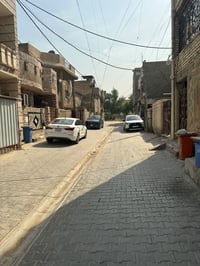 بيت 75م لبيع في حي القاهره بالقرب من جامع النداء الواجهه5م والنزال 15م...