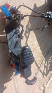 وبركاتة عندي دراجة دراجة شحن بيها بطاريه سرعته 30 السعر 400وبيها مجال ...