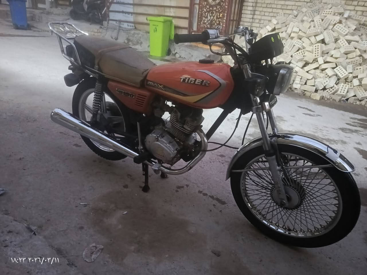 سلام عليكم 
تايكر ماكس موديل 22 اوراق موجودة 

كير 4 محرك خير من شلعه ومعدل فول 

الدراجه بيه فقط جبنه نضح بس موقوي لاتبخير ولاتنقيص  كهربائيات كلها شغال 

العنوان بغداد الشعلة للاستفسار الرقم *********** السعر 400وبيه مجاله بسيط
