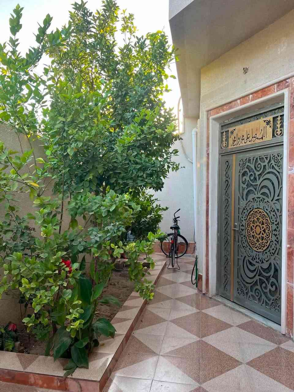 اللهم صل على محمد وآل محمد
دار للبيع.... طابقين....... 3 غرف نوم 
 
سند زراعي 25

المساحه... 200

العنوان حي الفارس عبور النهر 

شارع تبليط 
خدمات 
السعر.... راسل الصفحه 

البناء حديث 2023 
التفاصيل 
يحتوي الطابق الاول على غرفتين نوم واستقبال ومطبخ وصاله وصحيات داخليه وخارجيه وحديقه

الطابق الثاني يحتوي على غرفه نوم 
سطح اشتايكر 

للاستفسار اكثر مراسله الصفحه


**إذا كنت صاحب هذا الإعلان وتريد حذفه لأي سبب، رجاءا أرسل رسالة إلى الدعم الفني**