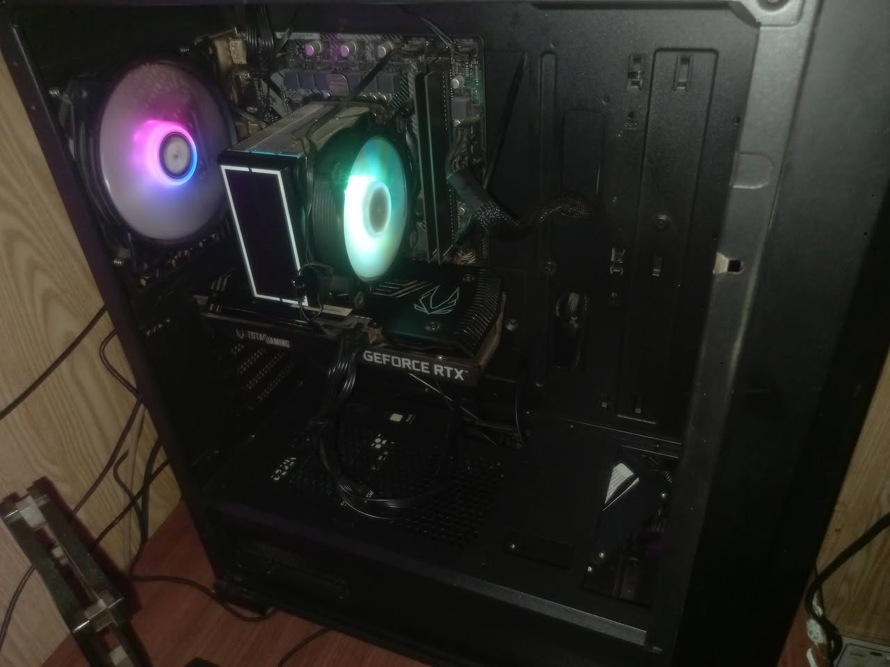 من رخصت لادمن
Intelالمعالج : Core i5
 12400f 
البورد : H610 Asus Prime 

الكرت ZOTAC  Rtx 3060ti

الهاردات m.q
M.2 128gb +  hdd500t +ssd128 +ssd 1t لكن في مشكله وهوا يستقبل 300 gb خلل في القرائه 

الرامات : Ram 2*8 3200mhz 

الباور سبلاي : 750w 80plus 

الكيس : Antec NX292

مبرد: sama ka450

سماعه :RAZER BLACK SHARK V2X

كيبورد مغناطيسي
:RAVEN68 

ماوس+ماوس باد
:ATTACK SHARK X11

شاشه :MSI
موصفاتها بصوره مابيها اي خلل او اي خدش

الباكيتات المتوفره للقطعه السماعه+الماوس+الكيبورد+الهارد+البور +لوحه لالم + المبرد + شاشه
اسمع سعركم


**إذا كنت صاحب هذا الإعلان وتريد حذفه لأي سبب، رجاءا أرسل رسالة إلى الدعم الفني**