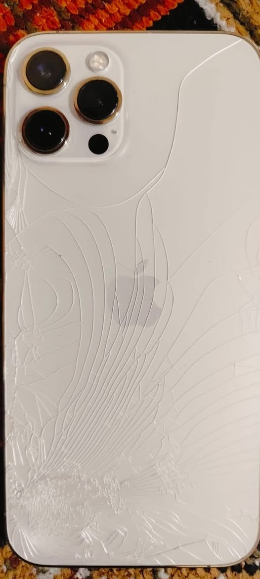 السلام عليكم ايفون 12برو ماكس شاشه و بطاريه بلاديه   فقط بصمة واكفة 350 التفاصيل بالصور للمراسله مدينه الصدر  ***********
