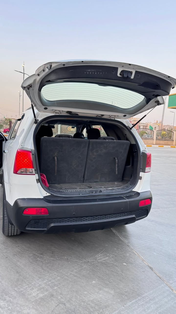 سورنتو مديل 13
رقم بغداد بسمي امريكي مكينه 2400
سياره ليبل واحد بيها صبغات اثر تكشير فقط
مكان الناصريه 
***********
