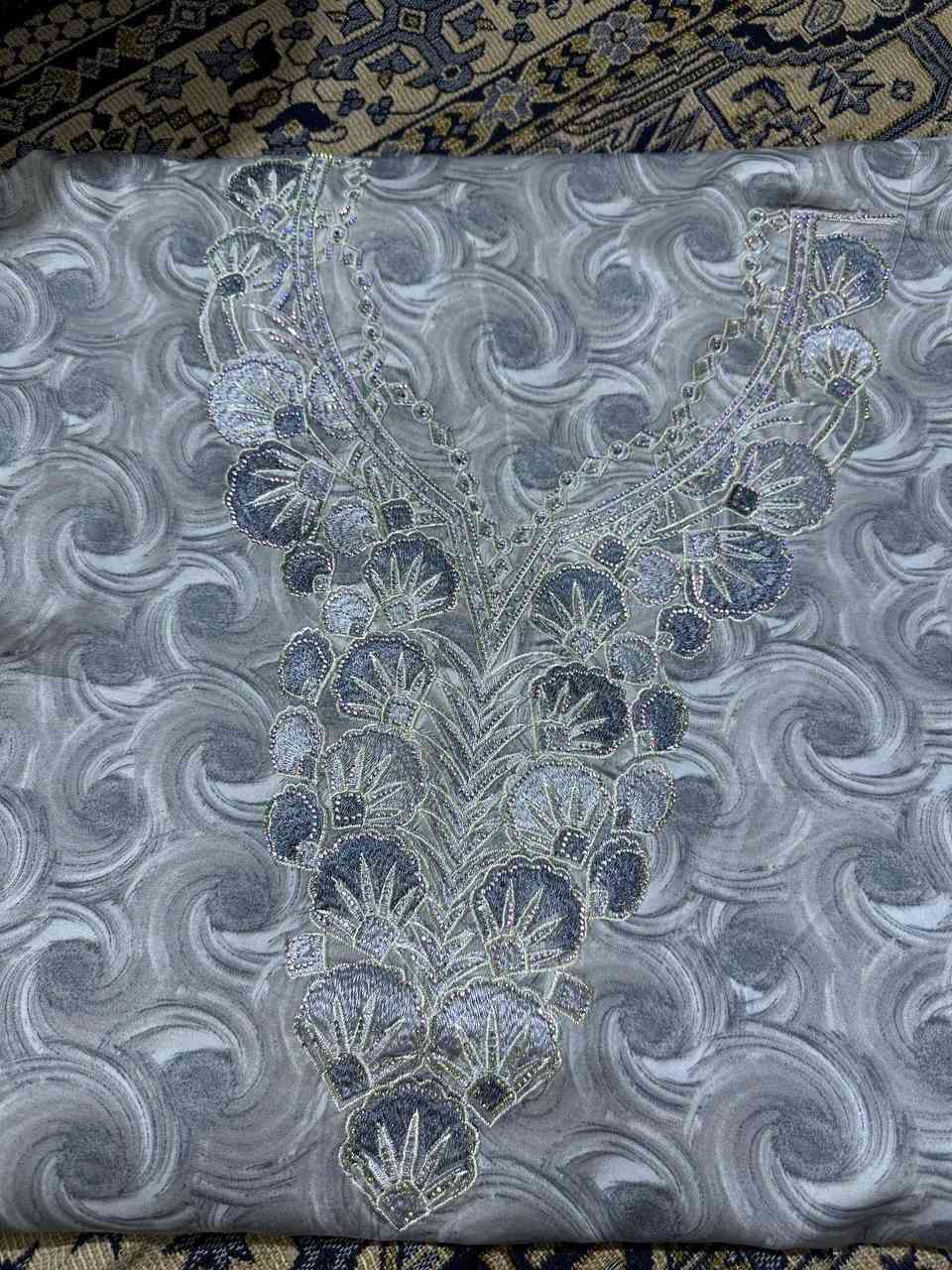 توفرت المخاوير الحرير الاندنوسي الاصلي
مع شال وتطريز  
#مخاوير #مخور #حرير


**إذا كنت صاحب هذا الإعلان وتريد حذفه لأي سبب، رجاءا أرسل رسالة إلى الدعم الفني**