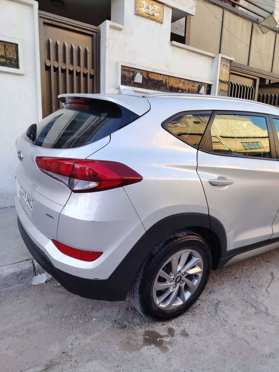 السلام عليكم اخوان
توسان موديل 2018 
ماشيه 120 مايل حقيقي 
السياره جديده جداً بدون اي نقص 
المواصفات العاديه للتوسان  فور ويل كشنات تدفئه كهرباء 
نظام كاربلاي تحكمات ستيرن مثبت سرعه وبعد هواي بيه مواصفات 
تخم تاير جديد 
الحادث قطعتين رش فقط وصور الحادث ضمن المنشور 
رقم بغداد باسمي تحويل شوكت ميعجبك 
مكان السياره بغداد الدوره 
للاتصال *********** 
أو تفضل خاص تفاصيل اكثر
