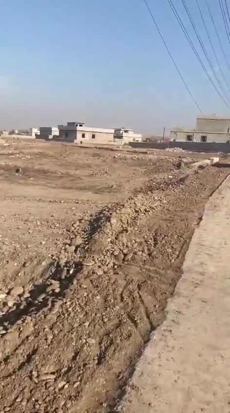 السلام عليكم
يوجد قطعة ارض للبيع المساحه ٦٥٠ متر
قرب مقبرة القياره مقابل المستوصف
 وره السجه مباشرة
منطقة كامله صارت قرب الارض
 وجامع مقابيلها شارع تبليط ومي وكهرباء وطني
 السعر ٢٠ مليون وبيها مجال حيل بسيط
 للتواصل والاستفسار أكثر ***********
