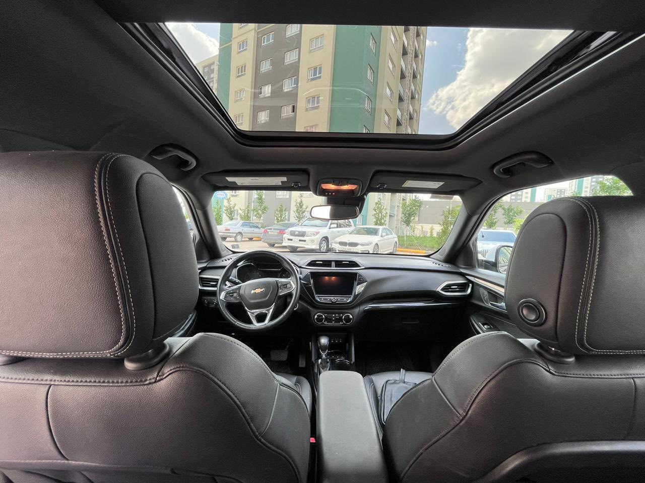 شيفروليت ترايبلايزر ٢٠٢٣ مواصفات اكتيف فول 
بانوراما فور ويل حساس لايت زينون و ليد كوشن و ستيرن هيتر شاشة كبيرة بصمة شغال رادار اوتو ستارت ستوب Carplay  محرك ٣ سلندر ١.٣ توربو ٢٠ الف ميل ماشية باب و جملخ خلفي سكن مصبوخ بدون دواخل ايرباك بس تكمة طاك مرجع بيلادي بجم و خلفي كبس گير و محرك مكفولة  رقم سليمانية باسمي سعر ١٤٧ ورقة مكاني سليمانية رقم تلفون ***********
رقم شانصي

KL79MSSL3PB080274
