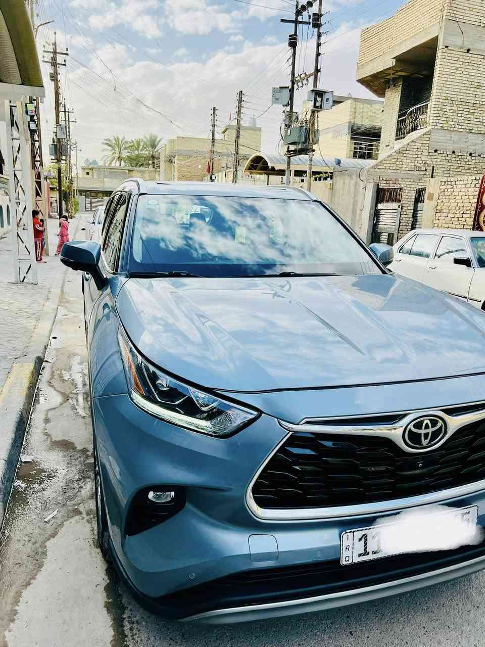 هايلندر 2023 بلاتينيوم اعلى فئه بل مواصفات 
وارد امريكي مراوس حسب القناعه
مكاني بغداد حي نصر
المواصفات‼️شنو الي بالك موجود بيه 
رقم الهاتف ***********
*حجم المحرك 2500 تيربو يعني صاروخ شلعه ومعدل 
*مرتبط بناقل حركة أوتوماتيك
*مفتاح التشغيل بصمة
*بانوراما
*اريل نفكيتر 
*حساسات أمامية 
*حساسات خلفية 
*رادار
*لايت زينون + LED 
*كشافات 
*بك لايت LED 
*حجم الاطار 235/55R20
*ويل كب 20
*4 دسك
*حساسات ضغط الاطارات 
*اشارة في المرايا الجانبية 
*المرايا قابلة للطي كهرباء
*ماسحة خلفية 
*عدد AIR BAG 9
*هاند بريك كهرباء
*ا ABS
*دشبول ديجتال 
*شاشة Apple Car play 
*5كاميرات 360 درجة
*مثبت السرعة Cruise 
*المودات والاوامر الصوتية 
*ا Bluetooth  
*مخرج منفذ الطاقة 
*تتسع المقصورة ل 7 ركاب
*المقاعد جلد+كهرباء
*ثلاث قطع تبريد  
*تحديد المسار
*أوضاع القيادة Drive Mode
*أوتو هولد 
*نظام مانع الانزلاق 
*حاملات الأكواب 
*تطعيم الدواخل ألمنيوم
*ترحيب هايلندر بل مري 
حادثه خلفي 3 قطع فقط بجم كبس رقم بغداد بسمي شخصيان سياره احله من صور وجاهزه للخير
