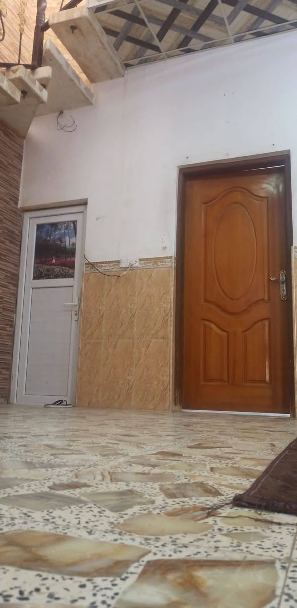 دار للبيع 100متر طابقين. يحتوي ع غرفه وصاله واستقبال
طابق الثاني غرفه وصاله.   جاهز لسكن. مابي نقص 

عنوان براكيه . خلف مدرسه علي الرماحي منطقه البو عريف   قريب الجري 

سعره 25  *********** 

***********
