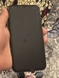 ايفون 11 عادي ذاكرة 256  بطارية 72‎%‎  كلشي شغال غير مفتوح نهائياً  ما...