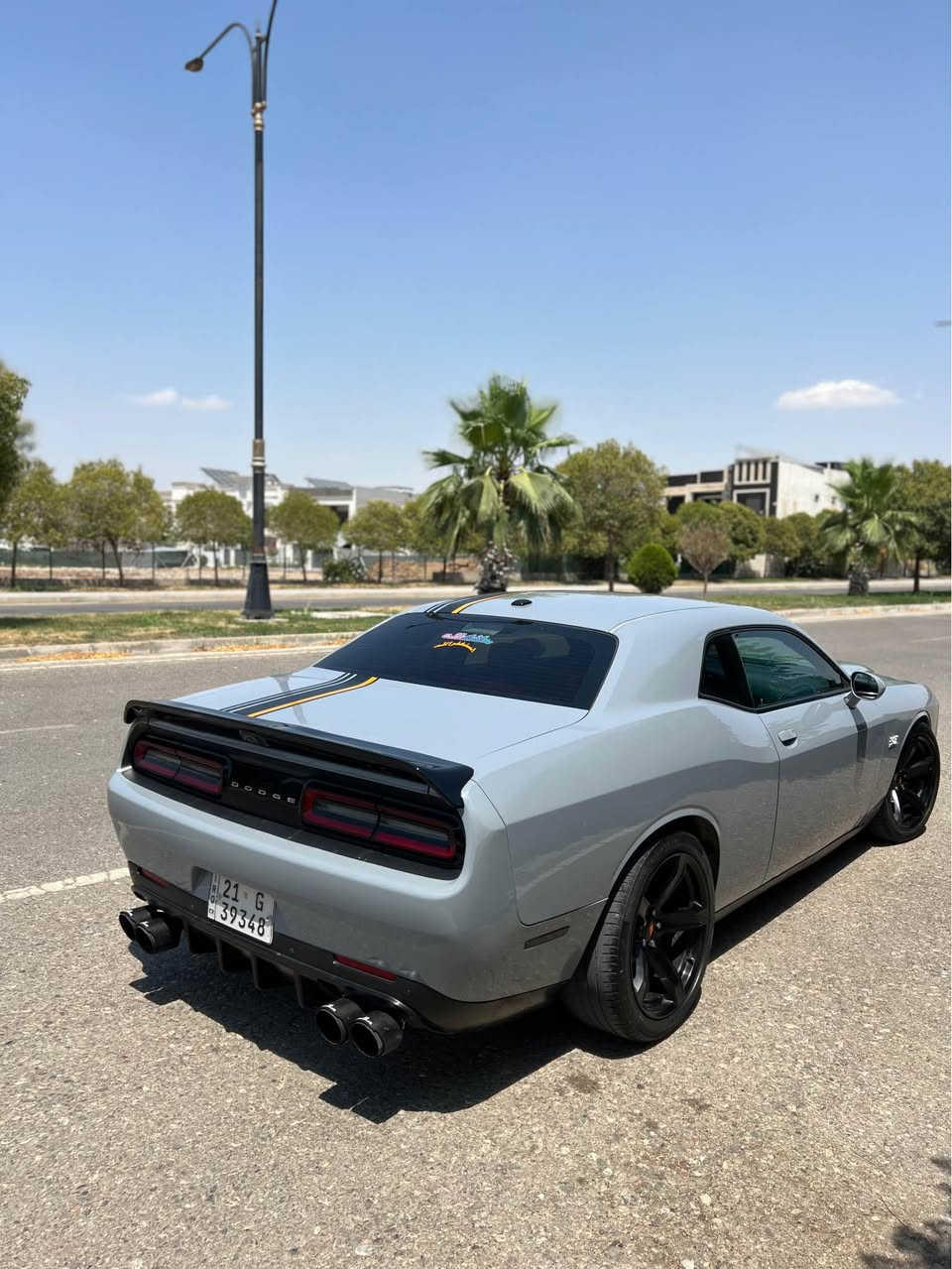 سلامو علیک 
Dodge challnger 2020 sxt
مواسەفاتی sxt 
ناو سۆرە 
شاشە گەورەیە شەخالە 
شوتەی سپۆرتی لەسەرە دەنگەکی زۆر خۆشی لەسەرە باڵی رێد ئای لەسەرە بۆنیتی رێد ئای 
سێ پارجەو نیویشی بۆیاخە
***********
***********
واتسئەپی لەسەرە أربيل, العراق
