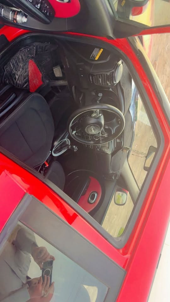 السلام عليكم كيا صول موديل 17 مكينه 2000 سياره جاهزه من كلشي ماشيه 80وبيها سونار المندلاوي وسونار ثاني رقم بغداد باسمي رقم انكليزي جديد هزه جديده تحويل ثاني يوم تخم تاير حداديه تبريد ثلج معروضه 110 وبيها مجال لاستفسار ***********
