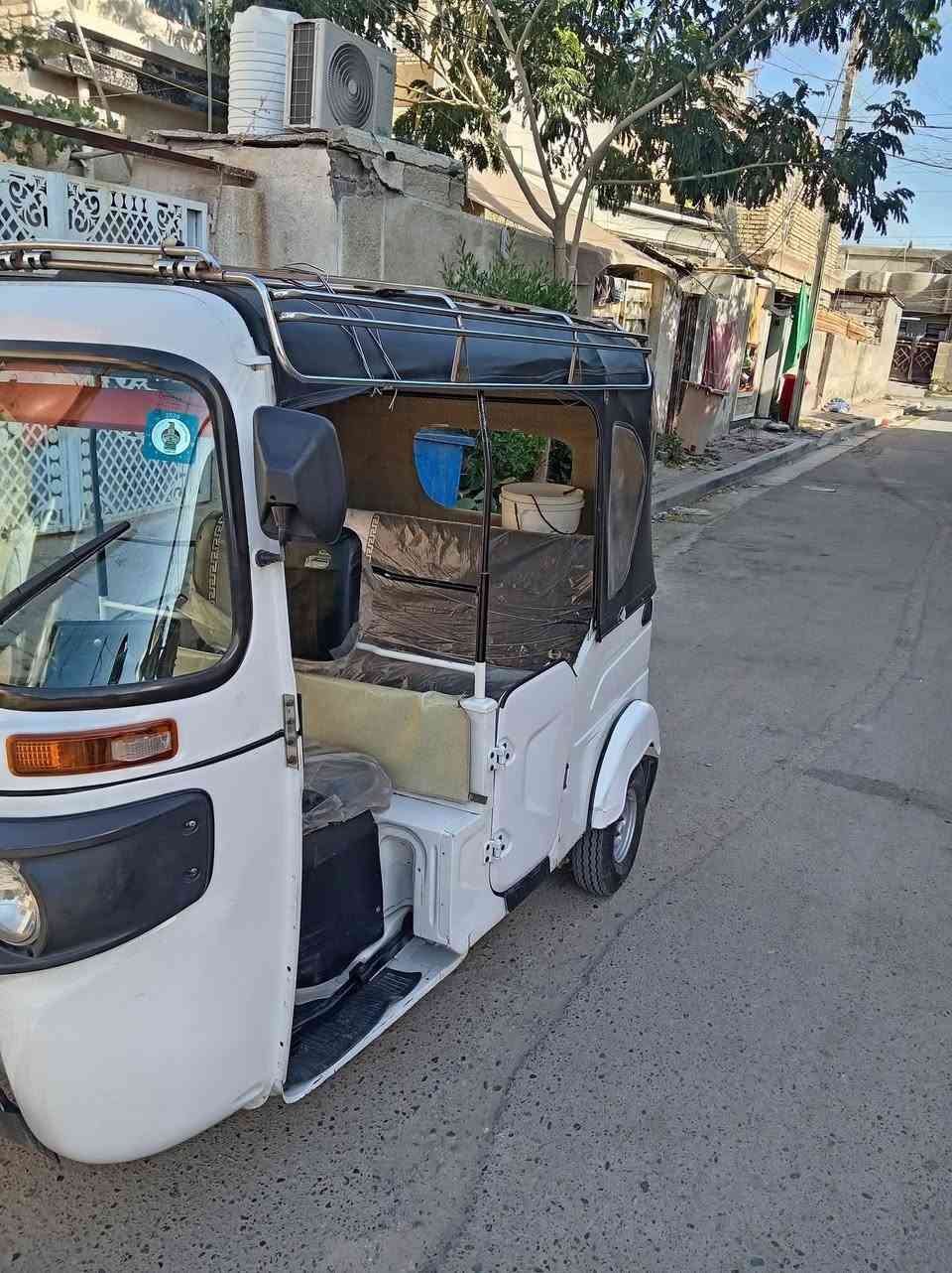 السلام عليكم تكتك للبيع موديل 22شهر 10 رقم بغداد نكليزي نضيفه كلش سعر 8 وبيها مجال مكينه برغي ما مفتوح بيها مكاني الحسينيه الراشديه ***********
