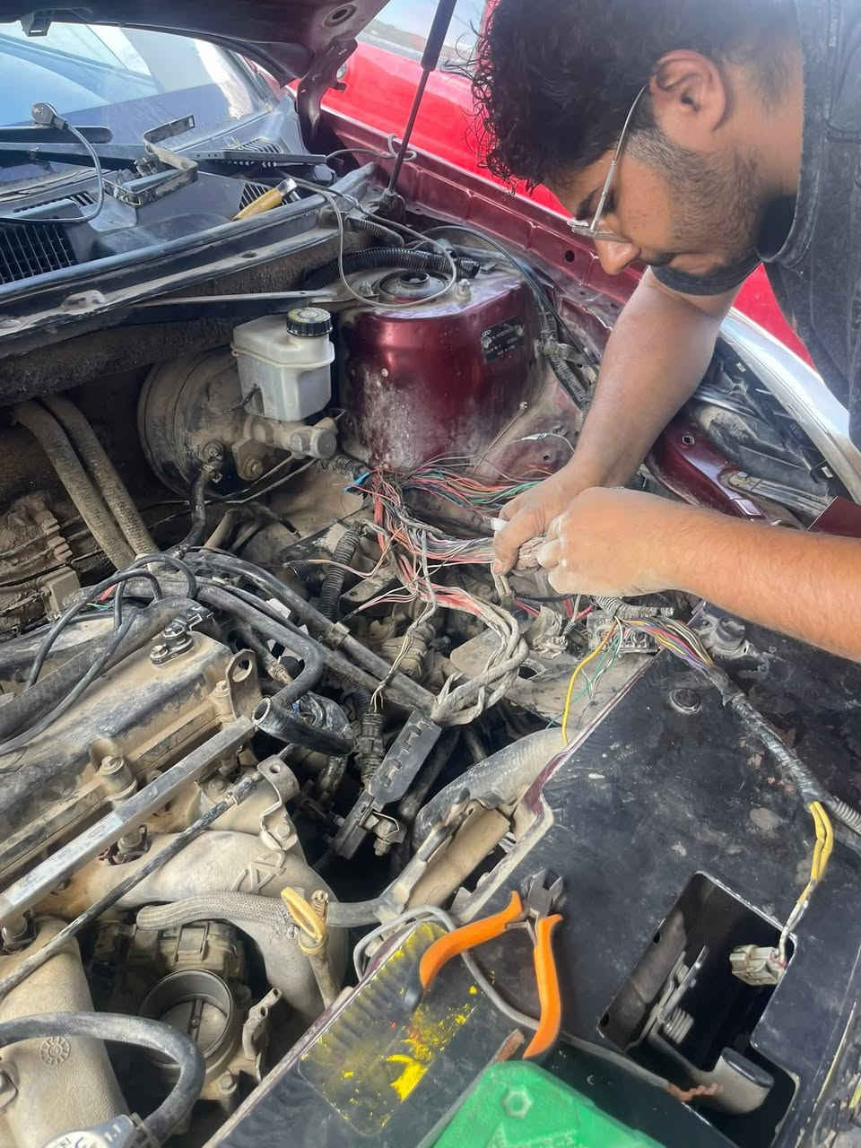 نقدم لكم باقة خدماتنا المميزة لضمان أفضل أداء لمحرك سيارتكم
🚗 شيري تيكو موديل 13 
 ✅ قطع في الظفيرة  وتم  المعالجة 
✅ طبك بل ظفيرة وتم معالجة المشكلة
✅ فحص عقل
✅ فحص قاعدة الفيوزات ومعالجة المشكلة بل قاعدة 
✅ برمجة وصيانة شاملة لجميع أنواع السيارات باستخدام أجهزة فحص متطورة.
لماذا تختارنا؟
الدقة في العمل، السرعة في الإنجاز، وأسعار تنافسية تناسب الجميع.
📍 العنوان: السماوة - مقابل جامعة المثنى - الباب الخلفي.
📞 للحجز أو الاستفسار: ***********
📞 للحجز أو الاستفسار: ***********
ورشة الحسنين.. رفيقك الموثوق على الطريق! 🏁
