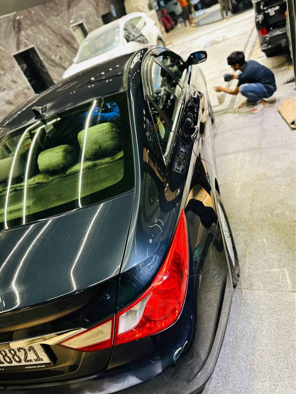 سلام عليكم
سوناتا موديل 2011
وارد امريكي بيها فقط جاملغ سايق بدون دواخل
السيارة جديدة بمعنى الكلمة بل جيس مال بيت
السيارة رقم كربلاء مشروع وطني انكليزي باسمي سنوية لل 29
منضومة زنون كاملة 
تخم تاير جديد
شاشة 
كامرة 
حساسات
ابل كاربلي +اندرويد اوتو
محرك جديد مال حاوية +تم اعادة بنائة من الصفر مصروف عليه 11 ورقة بس المكينة اويل بم زغير وتعديلات هواي بعد (لا تبخير ولا تنقيص)
محرك وكير كفالة ماشية 116 فقط هيج مشي على هيج موديل وحالة تعتبر جديدة السيارة مال بيت
خير من الله 
متواجد بل مسيب +كربلاء
.. السعر 113 وبيها مجال للشراي 
***********
