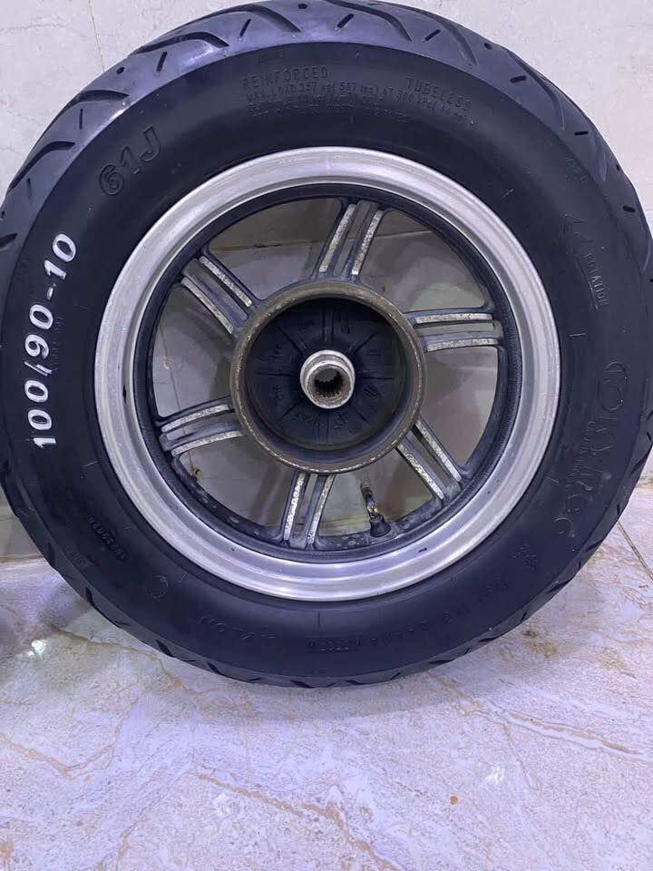 السلام عليكم ويل نجمة وتايرات وفلنجة شلع للبيع الويل مكفول من عواج ومن صبغ وكلش نضيف والطاسة نضيفة 
السعر خاص♥️.


**إذا كنت صاحب هذا الإعلان وتريد حذفه لأي سبب، رجاءا أرسل رسالة إلى الدعم الفني**