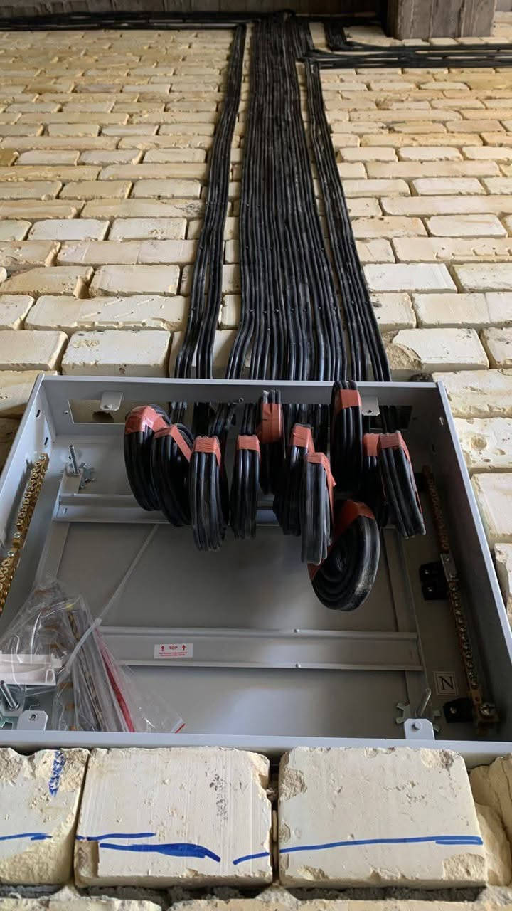 سعر النقطه تاسيس سيمنز دفن الفين فقط
تاسيس كهرباء باسعار 
مناسبه جدا وصيانه العطلات في المنزل

 الاسعار +❤️😍 ملاحظه العوائل الي دخلها محدود بنص السعر يعني بنص سعر النقطه المراسله خاص 
تنصيب البورد او اللوحة الكهربائه15الف فقط
تاسيس منزل بوري نقطه 3000فقط
تاسيس منزل سيمنز دفن 2000
او كافه التاسيسات الظاهريه 2000

أسعارنه تنافسيه جدا
***********
***********
