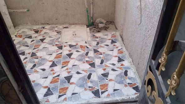 بيت مساحه 150 الموقع الحر السواده
ماء كهرباء في الباب   بناء جديد يتكون من ستقبال كبير مطبخ 3 صحيات  معه 5أغرف أكبار بناء كون كريت مسلح درجه أوله رقم راعي البيت *********** السعر 85
