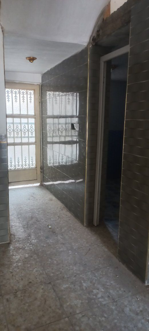 بيت للايجار  مساحة 150 متر غرفة نوم واستقبال . مطبخ وكلدور وصحيات ..ابو غرق حي الحسين..للاستفسار اتصال /واتساب ***********
