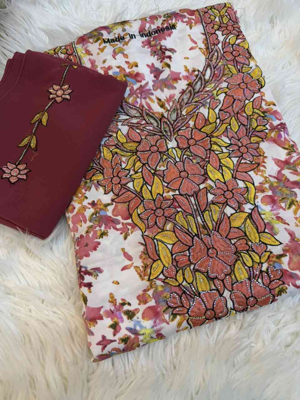 قماش مخور اندنوسي الاصلي 
القطعه ٤ امتار + شال 
تطريز + ستراس 
يوجد توصيل داخل جلولاء 
عنوان المحل قيصرية الاقمشه محل حمودي


**إذا كنت صاحب هذا الإعلان وتريد حذفه لأي سبب، رجاءا أرسل رسالة إلى الدعم الفني**