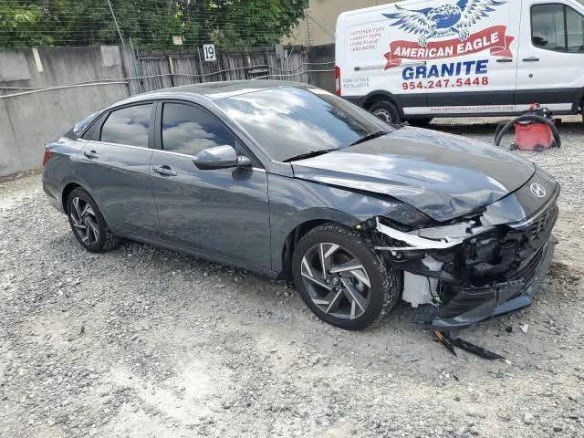 النترا موديل ٢٠٢٥  امركي الصنع محرك ٢٠٠٠ 
ماشية ١٥ الف حادث موجود وية الصور وبيها سونار مابيها اي تبديل او صبغ بس بارد ع مقدار الحادث 
فول مواصفات سلايد تدفئة بالكشن شاحن واير ليس تحكمات كل الجهات رقم فحص مؤقت مكانها بغداد للاستفسار 
الاتصال على الرقم *********** بغداد, العراق
