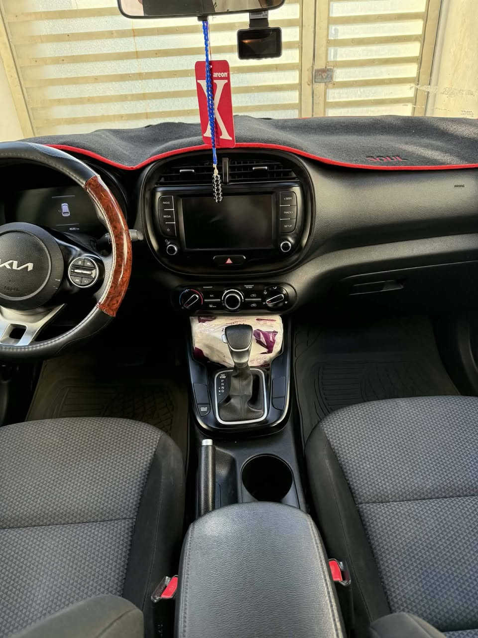 كيا صول موديل ٢٠٢٣ محرك ٢٠٠٠ دوش رادار شاشه كاميرا والمواصفات المعروفه سويج موبصمه ماشيه ٤٦ كم حادثهه جاملغ فقط والبنيد لا مصبوغ ولا بارد الحافه فقط تكحيل
السعر ١٥٠ قفل
مكلف بالنشر رقم صاحبها 
***********
