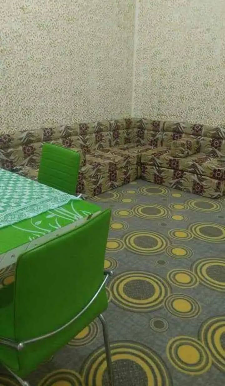 بيت مساحته 200متر ومساحة البناء 173متر
طابو زراعي سهم عراقي وكالة وبيها نسخة من المحكمة ..يبعد كيلو متر عن الشارع الرئيسي 
يحتوي على غرفتين منام وصالة كبيرة واستقبال 
وحمام ومطبخ وتواليت داخلي وخارجي وكراج 
المنطقة تتوفر فيها كافة الخدمات 
منطقة ابو الخصيب/ابو الجوزي 
السعر 90 مليون وقابل للتفاوض 
للاستفسار ***********
