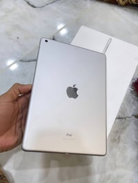 ايباد 9 نضافه شركه  بطاريه 88 شرط ذاكره64  بصمه ،صوت،كامرات كله مكفول ...