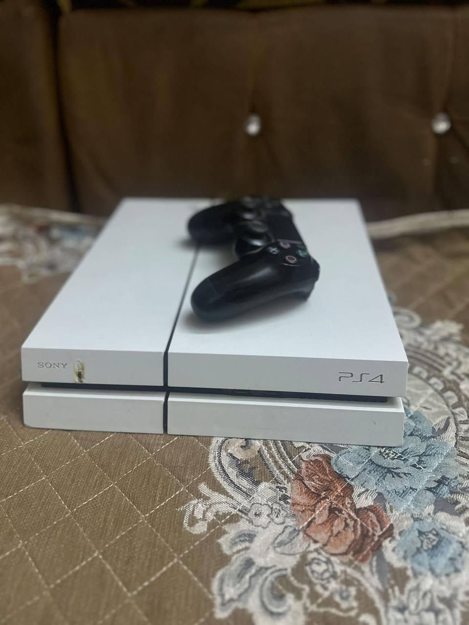 السلام عليكم اخوان بلي فور فات للبيع الجهاز نظيف كامل مكمل+ كامل ملحقاته ويا + جوستك مال جهاز + الجهاز غير مفتوح شرط الفحص كدامك تشوفه وبيك خير ودلل سعر 160الف وبي مجال  
مكاني بغداد- حي الاعلام 
***********
