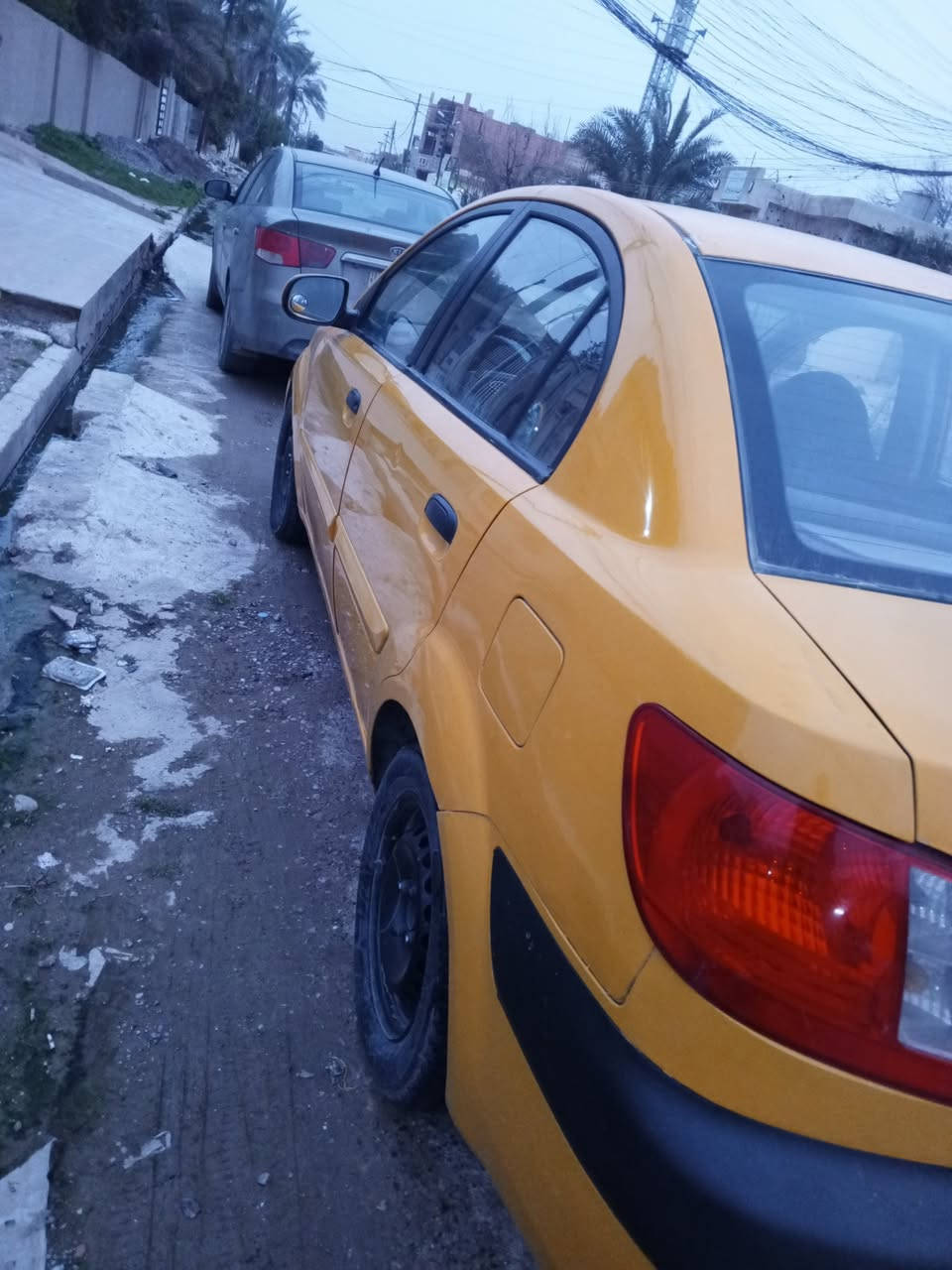 كيا ابريد موديل 2010 اب اسمي رقم وسنويه جديد وهزه رقم بابل مواصفات نص فول السياره بيه دخل بل لغد يعني بيه دخل مكان وحده بس الباقي كفله محرك 14 بي بخار    مؤسسه دخل وخارج نفس الون سعره السياره 77 قفل قفل مكان السياره موصل حي الوحده رقم ***********  ،***********
