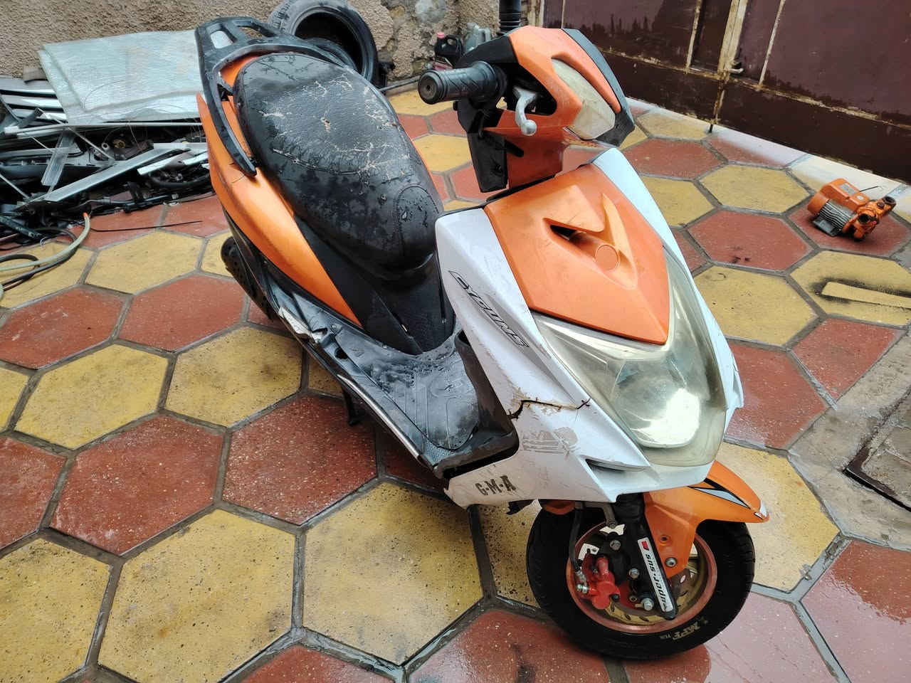 سكنس صيني شلعتهة حلوة كلشي شغال بيها السعر 250 وبيها مجال للاستفسار *********** بغداد الجديدة
