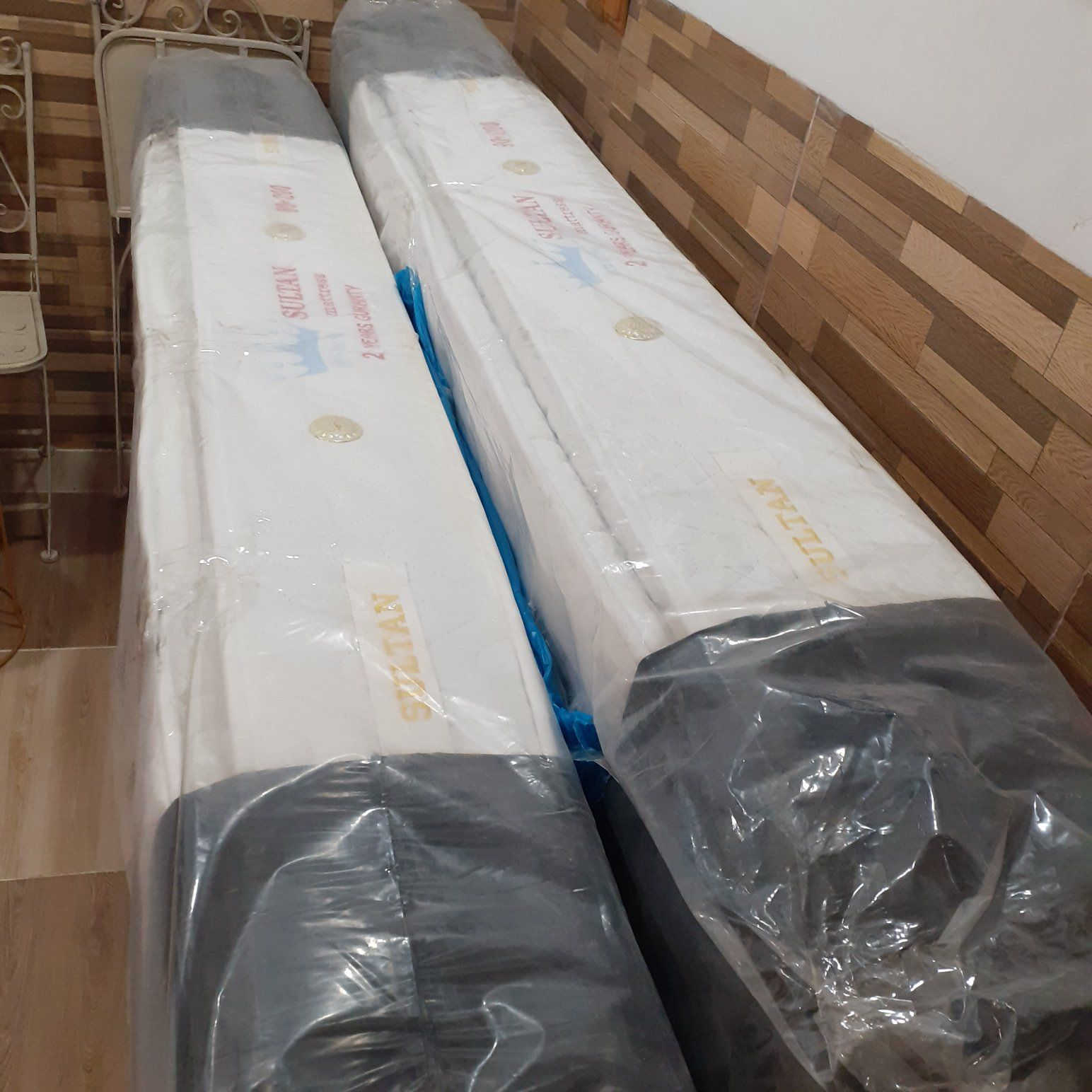 مرتبه سرير نوع 
إSULTAN Micro Spring مقاس 90×200 وارتفاع 30 سم وجديدة مثل الظاهرة بالصورة، 
عدد اثنين سعر الواحد ١١٥ الف 
جدد غير مستعمل


**إذا كنت صاحب هذا الإعلان وتريد حذفه لأي سبب، رجاءا أرسل رسالة إلى الدعم الفني**