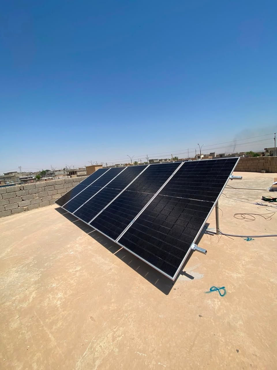 🌞 شركة المجد للطاقة الشمسية – تنصيب جديد في بيجي (شارع 30) ⚡

بفضل الله، تم تنصيب منظومة شمسية متكاملة للأخ صالح حماد أحمد في بيجي – شارع 30، لتوفير كهرباء مستقرة وقوية على مدار الساعة.

🔧 تفاصيل المنظومة:

· الألواح: 7 ألواح جينكو (Jinko) قدرة 630 واط لكل لوح – إجمالي توليد 4410 واط، كفاءة عالمية وجودة ممتازة.
· البطارية: بطارية 15 كيلو فلستي – سعة تخزين قوية لاستمرارية الكهرباء لساعات طويلة ليلاً.
· الانفرتر: انفرتر 6 كيلو فلستي (6kVA) – كفاءة ممتازة ومناسب للأحمال المتوسطة والثقيلة.

💡 النتيجة:
كهرباء ثابتة نهاراً وليلاً بدون انقطاع.

💰 طرق الدفع:
🔸 نقداً
🔸 بالتقسيط المريح

---

📞 للاستفسار والحجز (خدمة جميع المحافظات):

📍 الفرع الأول – صلاح الدين (الشرقاط – أسديرة عليا)
👤 إدارة: عمر البوحسيب – 📱 ***********

📍 الفرع الثاني – بغداد (المنصور – الداوودي – قرب مطعم الساعة)
👤 إدارة: حذيفة الجبوري – 📱 ***********

شركة المجد للطاقة الشمسية.. شمس لا تغيب عن بيتك
