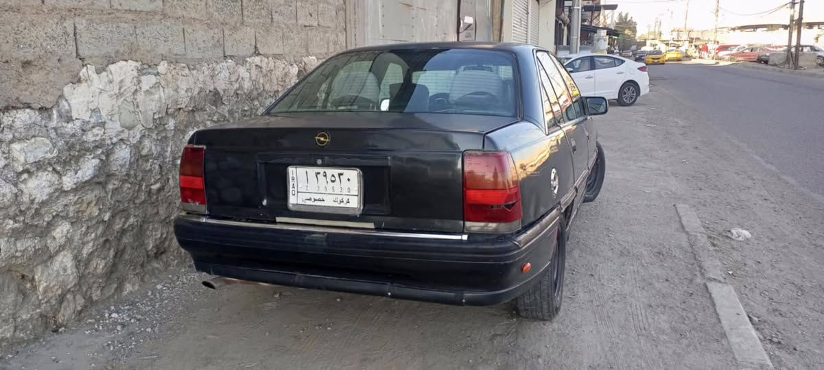 اوميكا ٩٣ رقم كركوك سنوية عاج ساقطة دفتر بانزين موجود محرك كير اكسل شرط وشرط التحويل مكان السيارة كركوك السعر ٣٠ وبيها مجال قليل للاستفسار *********** وبيه واتساب
