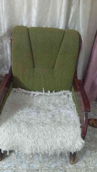 للبيع قطعتين طوال و اربعه قطع اصغار موديل قديم خشبه قوي 150الف داخل كركوك و بي مجال
***********
