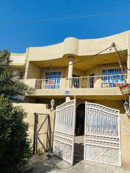 السلام عليكم بيت اللبيع طابقين مساحه 225 م واجهه 9 نزال 25 بيت طابوا زراعي يحتوي البيت على  6 غرف نوم الطابق الاول على حديقه خارجيه وكراج كبير  اربع حمامات حمامين خارجيات وحمامين داخليات واستقبال ومطبخ وغرفتين نوم وترك ومنور وصاله والطابق الثاني يحتوي على اربع غرف وصاله وحمام ومطبخ /عنوان الصحفين بدايه منطقه الظباط الاستفسار الاتصال ***********/*********** او على خاص
