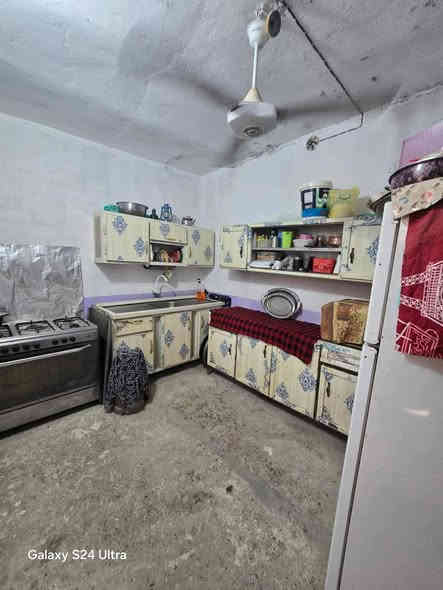 مساحة 100 متر 

الموقع ... نجف الاشرف ... 
شارع المطار الجديد قرب اسواق فدك 

 سعره 17 مليون  مع مجال مكتب الصدرين  ***********
