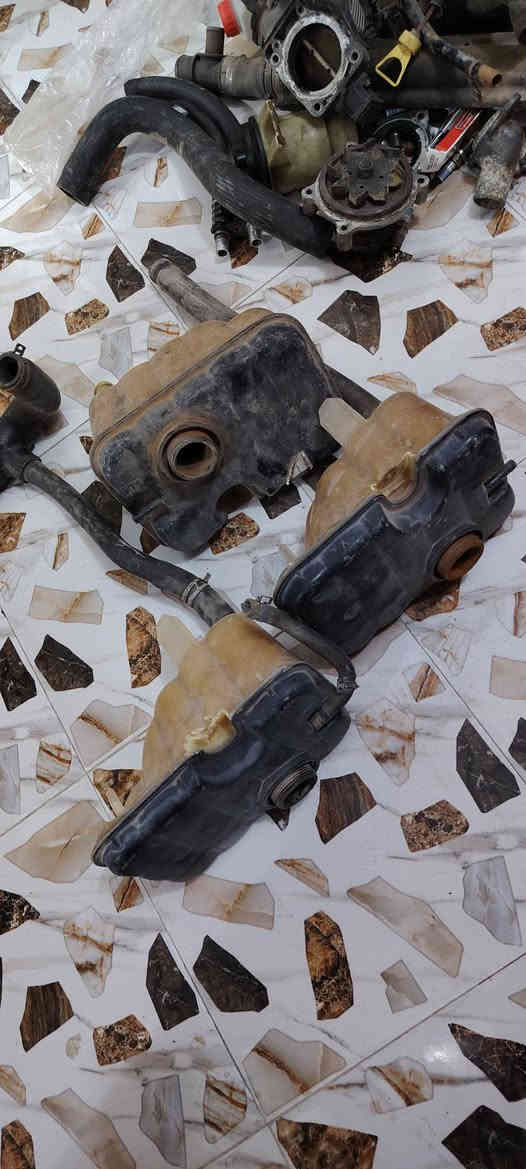 تتوفر غراض فورد فكتوريا تفصيخ الشراي خاص او اتصال *********** واتساب نفس الرقم
