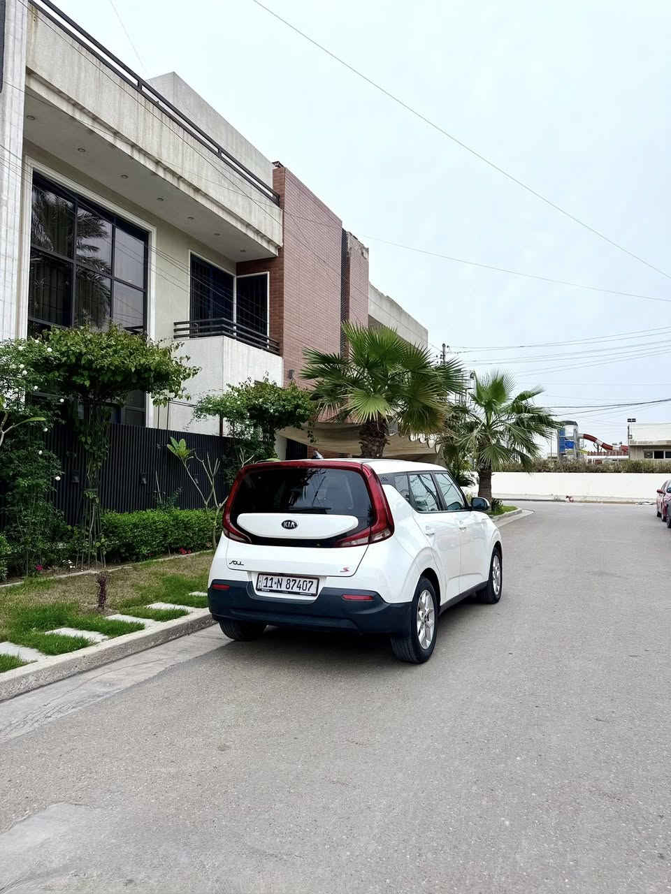 للبيع كيا صول ٢٠٢٠ فئة S وارد أمريكي
حادثة موضح بالصور والسونار هم موجود 
رقم بغداد الجديد المواصفات :.
محرك ٢٠٠٠ دوش
ماشية ٥٤ ML
رادار امامي 
نظام الخروج عن المسار
نظام توقف ذاتي خلفي
٣ أنظمة قيادة
نظام الخرائط (GPS)
مانع انزلاق 
شاشة كبيرة  
كاميرا دوارة 
مرآة عاكسة للضوء  
نظام كروس تحديد السرعة
حساس ظغط الاطارات
فول تحكم استيرن 
تخم تاير + باتري جديد 
السيارة جديدة جدا وبدون أي نقص ادامة كاملة ___________________
العنوان : بغداد /الكرخ   
السعر :  ١٣٣ $  وبيه مجال 
رقم الهاتف : *********** /***********
