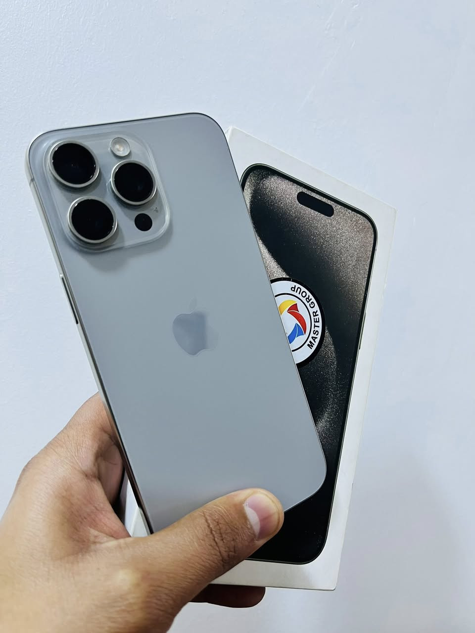 ايفون 15 برو ماكس 512 ماستر بطاريه 87 نظيف جدا
مكفول من التصليح وكلشي السعر 1150 قفل 
مكاني الدوره 
***********
