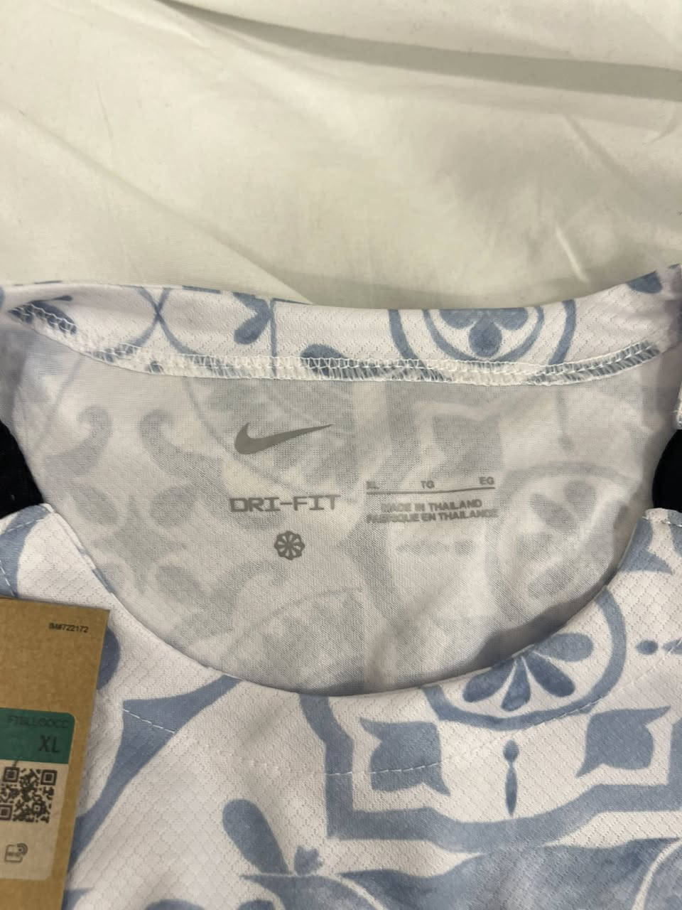 اذا مو اندر  قطعة  من نايكي نعزل قطعة نادرة جدا تعاون نايكي مع لويس فيتون لمنتخب البرتغال قياس xl  كوالتي رووعة تاخذها مو تلبسها تحطها بالمعرض وتباوعلها 🤣


**إذا كنت صاحب هذا الإعلان وتريد حذفه لأي سبب، رجاءا أرسل رسالة إلى الدعم الفني**