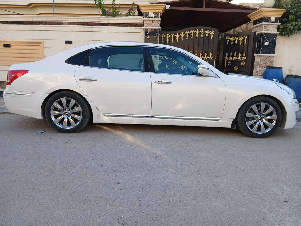 جنسز سنتنيال اعلى فئه للبيع مديل 13 بدون حادث السعر 210 محرك  3800 (6سلندر) رقم بغداد مشروع وطني بأسمي مكاني محافظة ديالى للاتصال ***********
