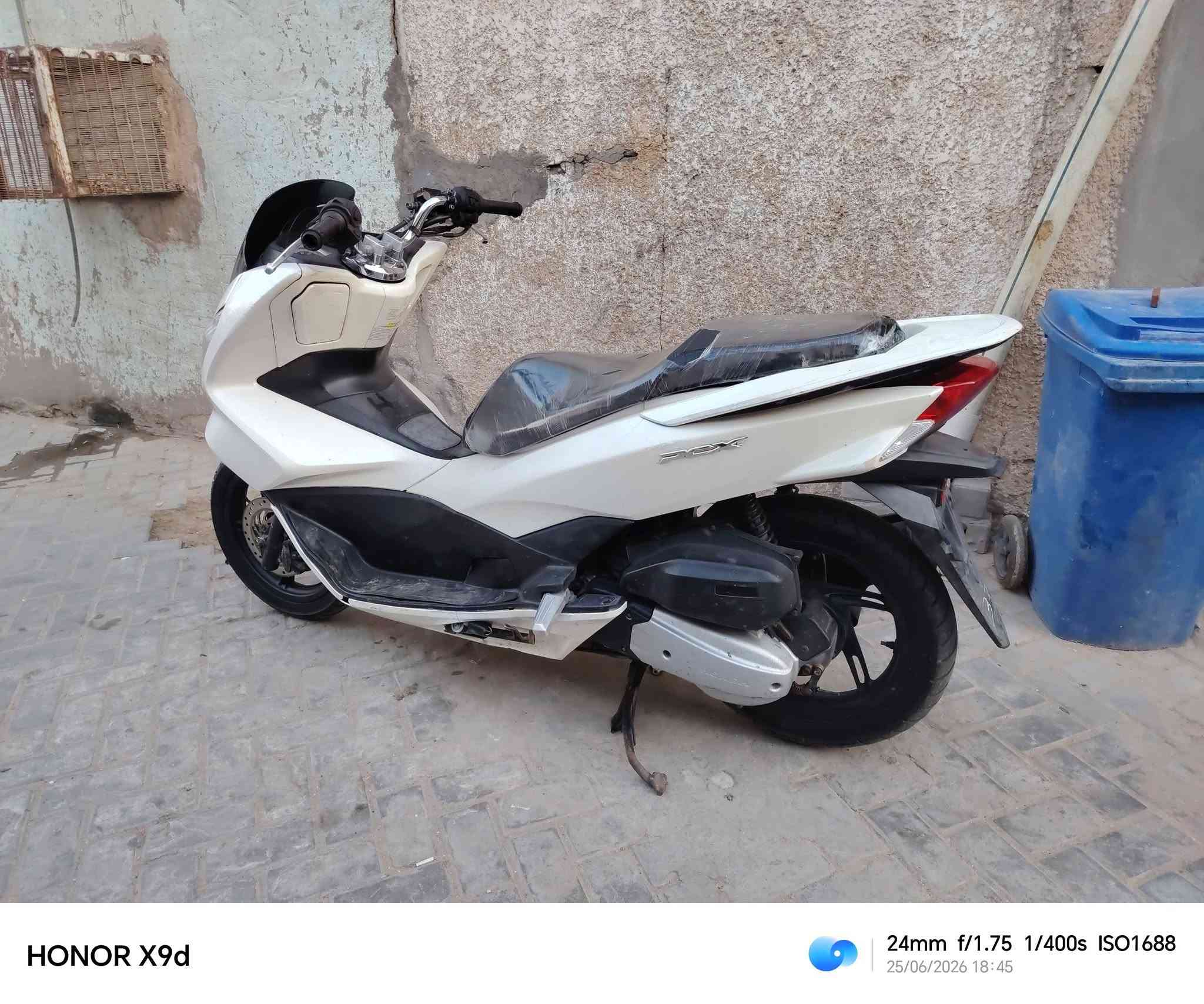 دراجة بي سي إكس BCX
للبيع 
جيل الثاني 
لون أبيض 
ستان كهربائي
كوري
دراجة خير من الله 
كفرات 
مكينة 
سعر 1400 بيها مجال 
المكان مدينة الصدر
للاتصال ***********
