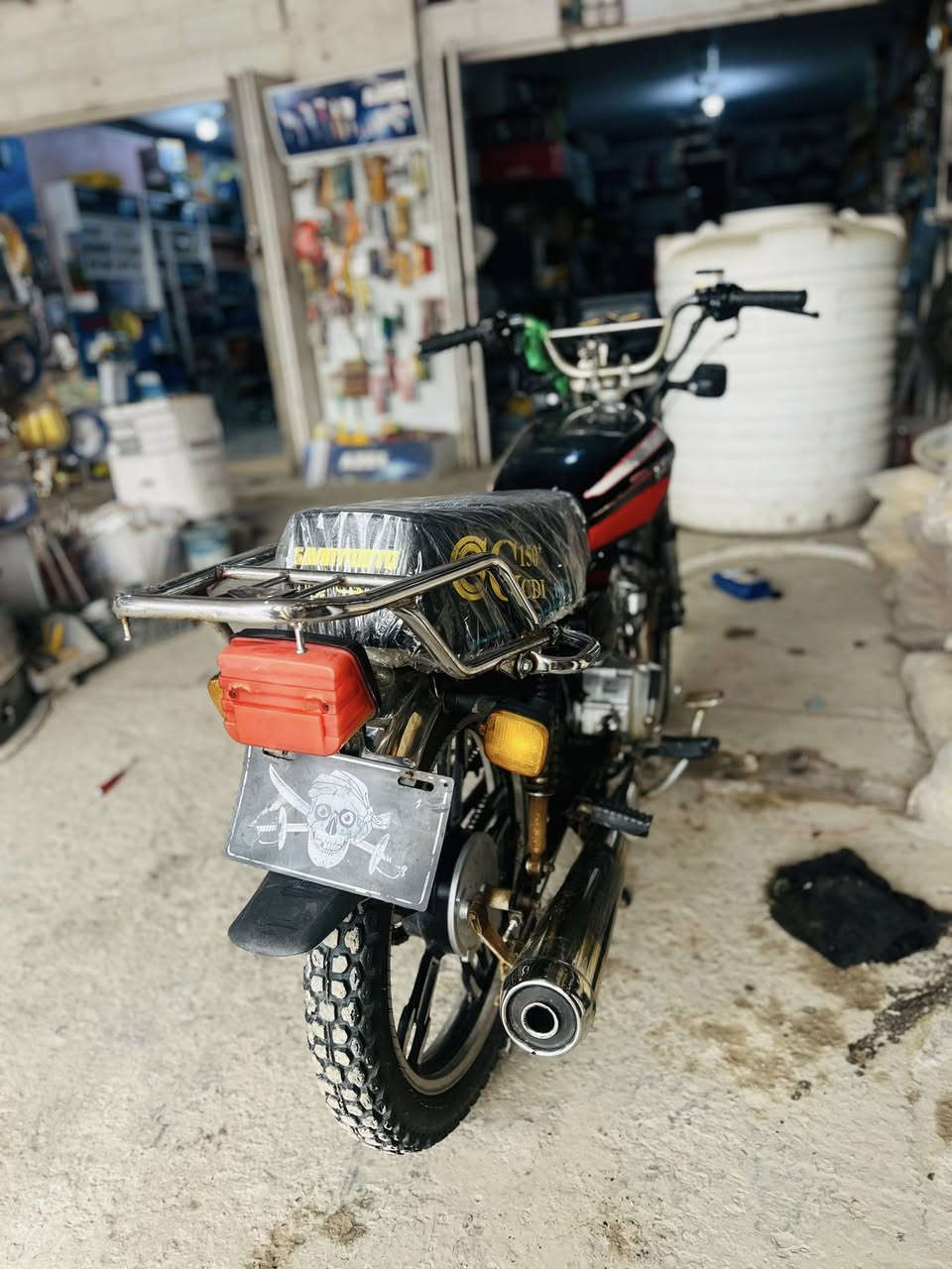 السلام عليكم دراجه سيفان 5كير دراجه نضيفه اوراق كامله كامله دراجه الله شاهد  محرك ممفتوح دراجه نضيفه سعر 400وبيه مجال وبيك خير وتدلل  رقم ***********العنوان بابل الحمزه الغربي
