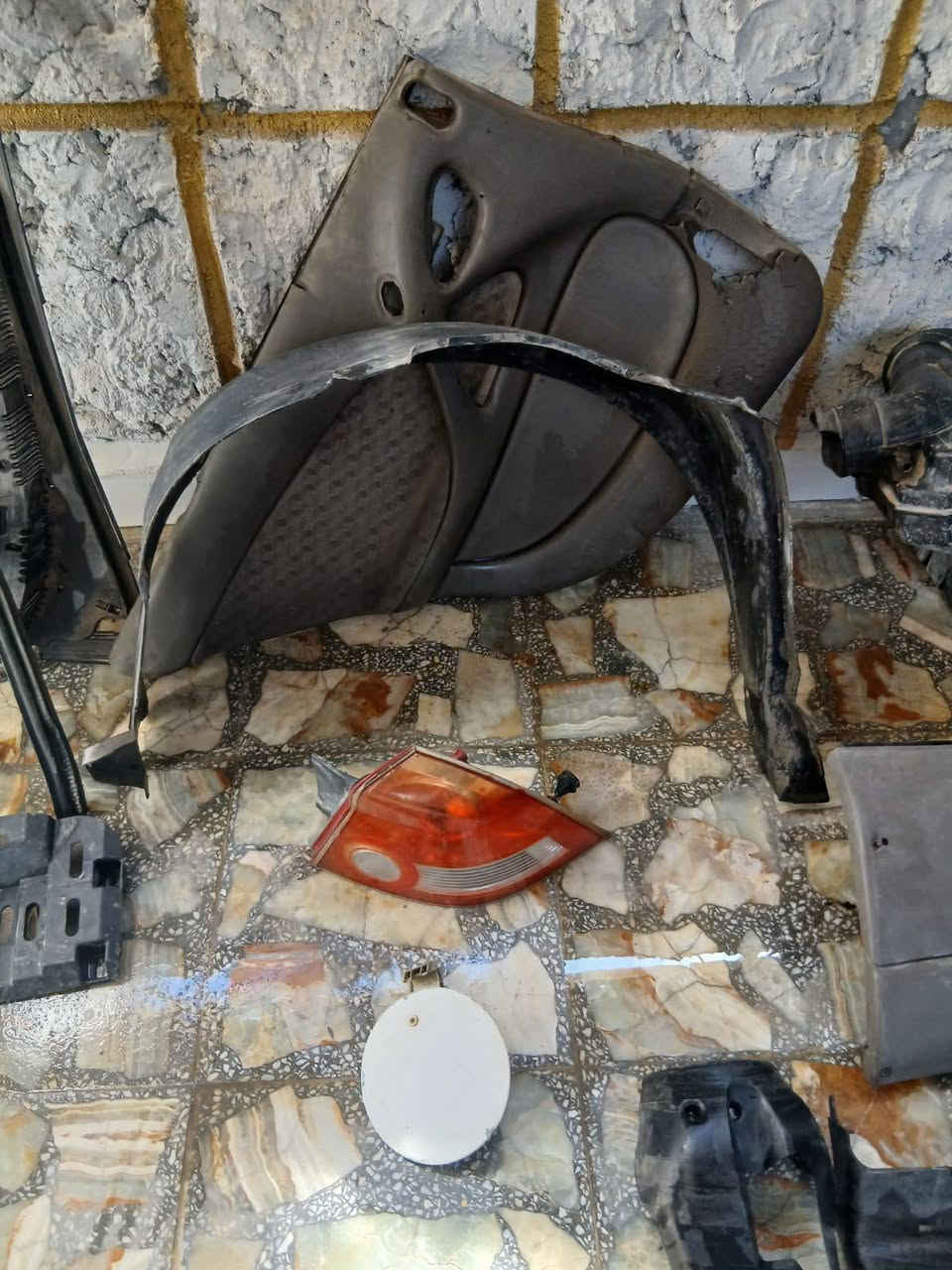 غراض لومينا 2004
شباك
كشنات امامي + تجوه خلف وسطيه
فيت بم مع فيت بم قاعده
مسجلات 2
تجوه مال تبريد
ترايش باب 
باب يسره بدون جامه مع مرايه جانبيه
مكابن باب 2
شمسيه يمنه
غطاء ماطور ماسحات فرب البنيد
للتصال ***********
